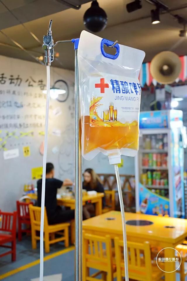 画风双喜感,都是当天配送的鲜啤,比瓶装的工业啤酒好喝了不知道多少