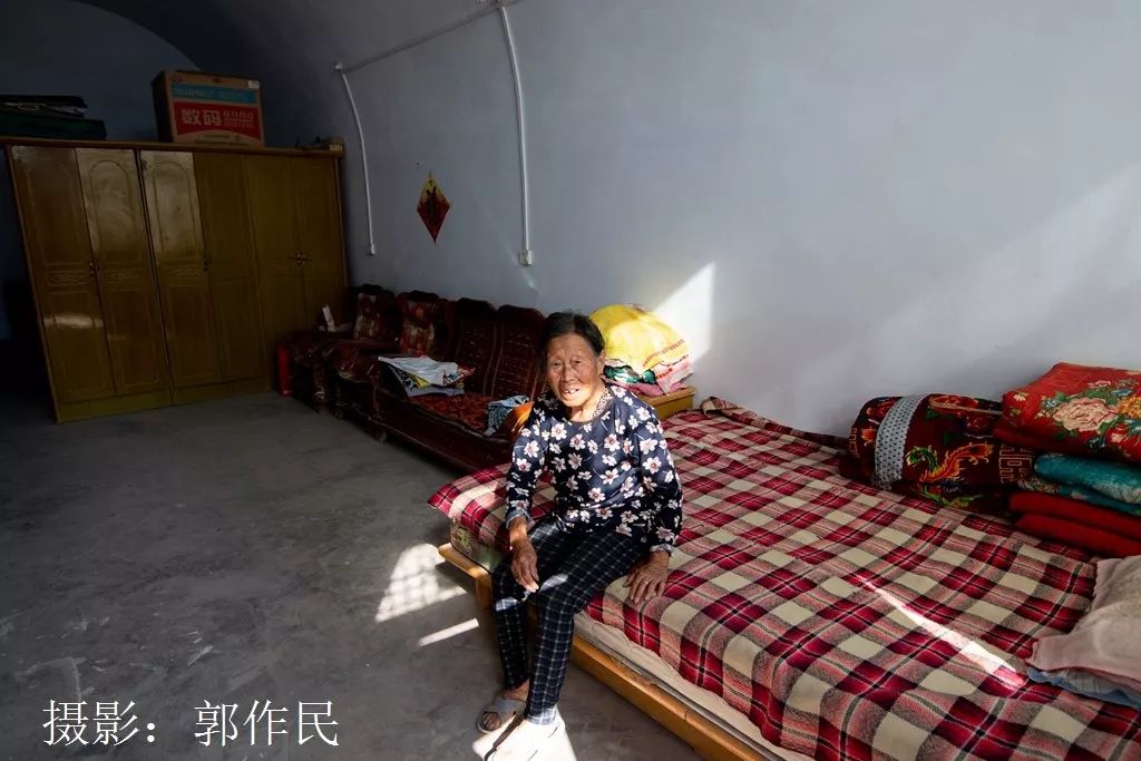 郭作民:八旬老人,4儿8孙,看看家里什么样