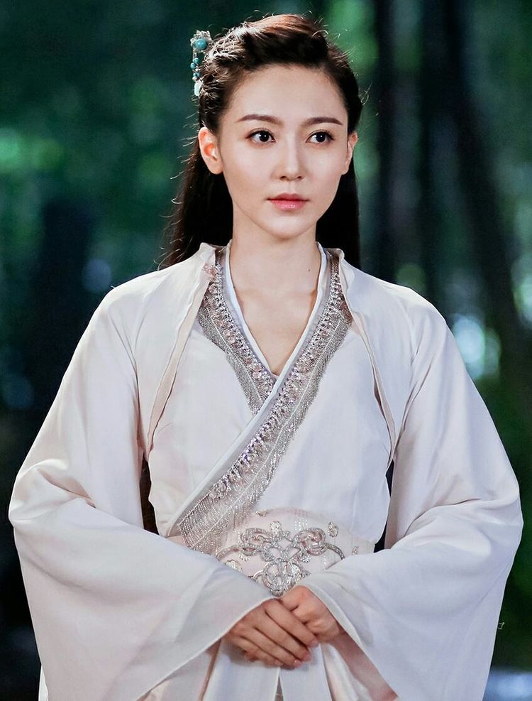 被称为古装剧的公主专业户也被不少男性观众封为完美女神