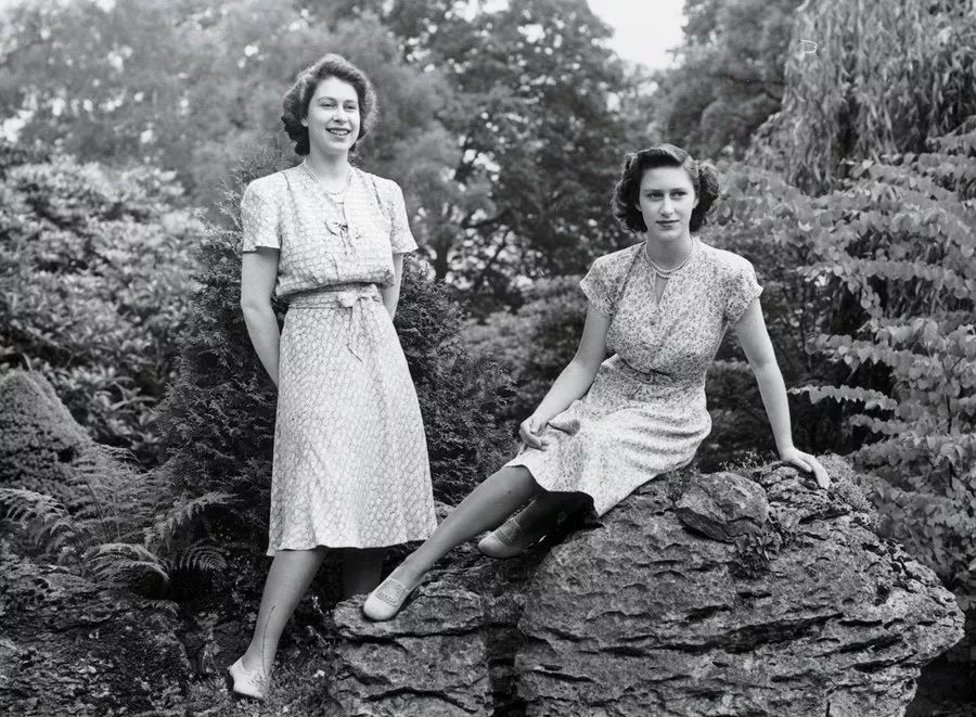 她是全球最美公主初恋爱上侍从下嫁风流摄影师结局却