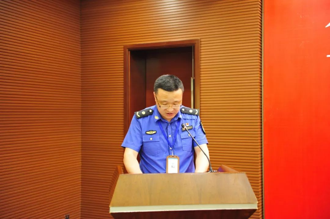 市城管局局长,城管委办公室主任严国强回顾总结了今年以来我市城市