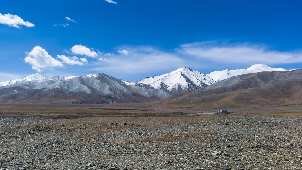 昆仑山矿泉水水源地玉珠峰风景秀丽让人心旷神怡