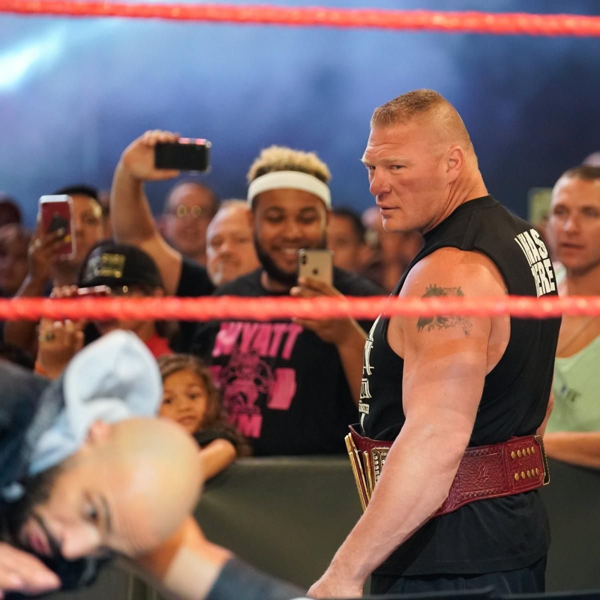 wwe摔小辉新闻名人堂成员称布洛克莱斯纳应该夺得wwe冠军