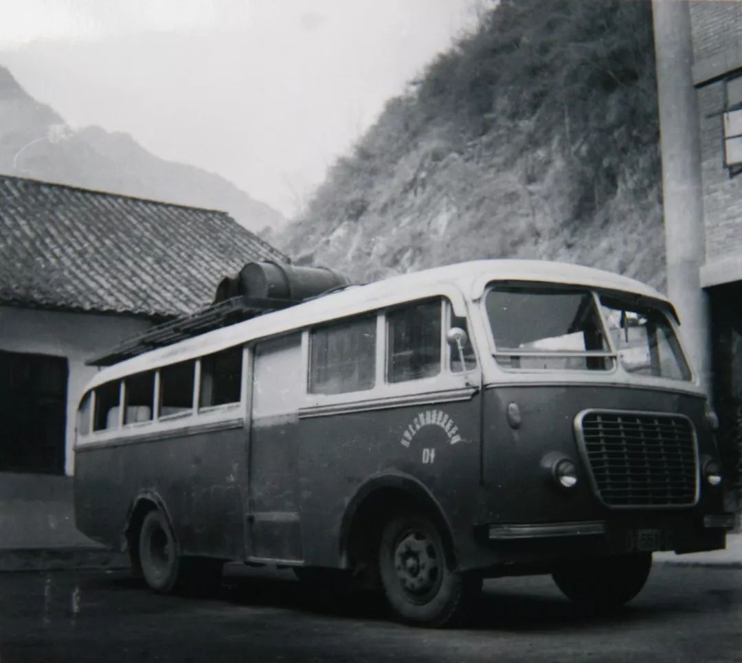 县市始有营运客车,地区客运重点发展县际客班,又先后开通直达县乡客运