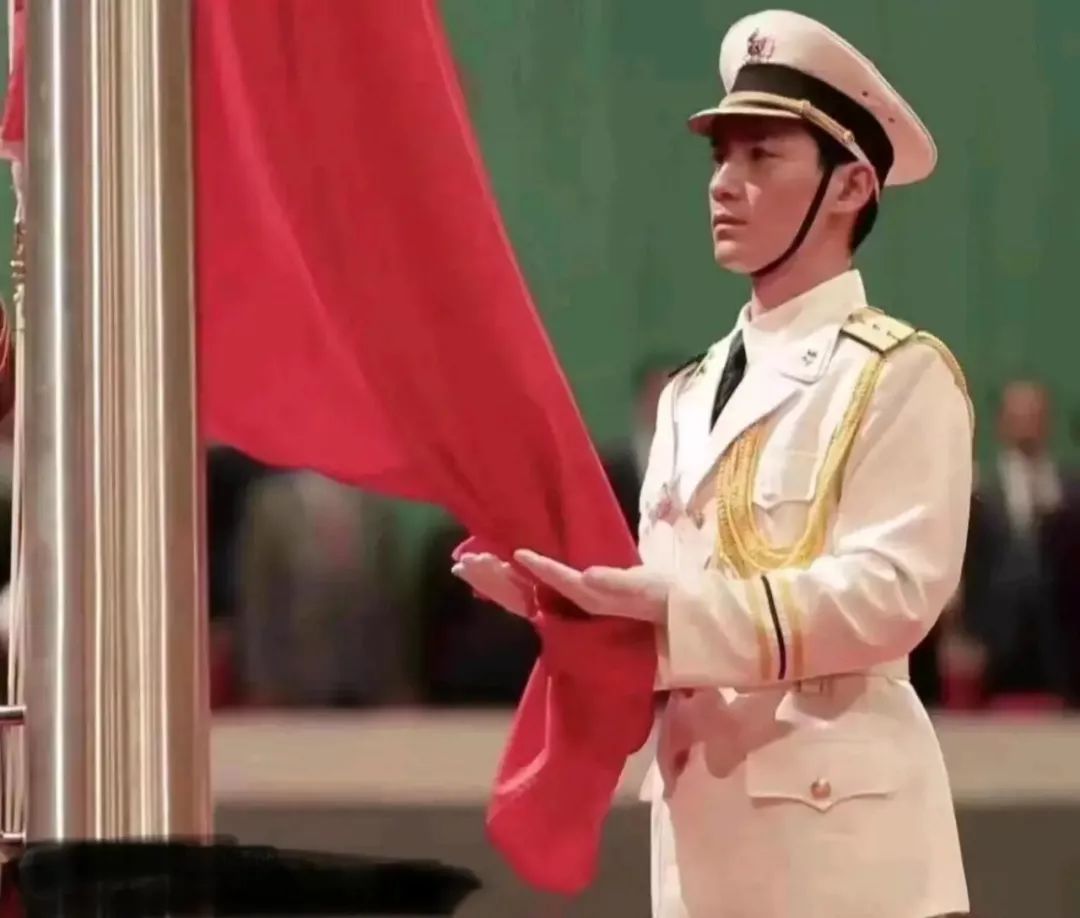 杜江,朱一龙与王道铁在薛晓路执导的《回归》中化身三军仪仗队军人,在