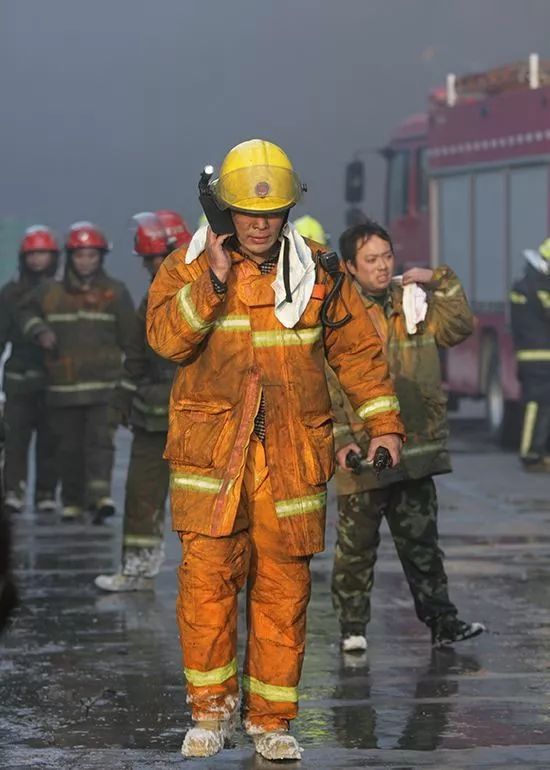 投身公益事业,多次参与重大灾情的援救,曾荣获 "第三届杭州大平民英雄