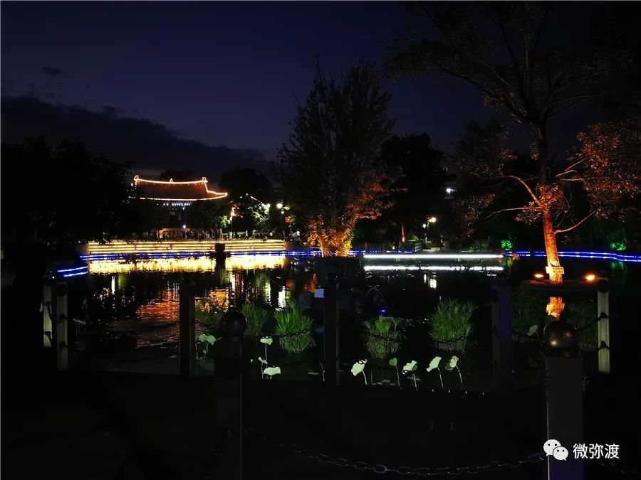 老城區老城區,博物館,文化館,圖書館,聽取老城區改造情況介紹,觀看