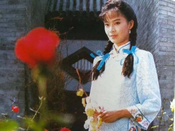 55岁婉君俞小凡与翁家明因戏生情结婚18年恩爱至今