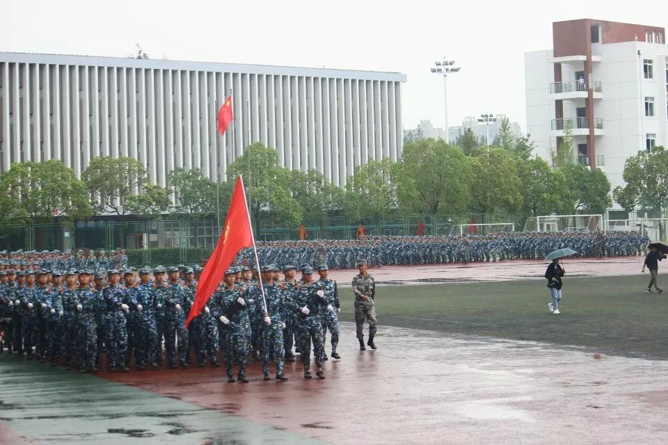 軍訓結業青春書寫愛國情懷