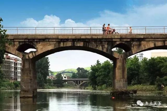 光阴里的佘田桥童年的老街走向历史深处