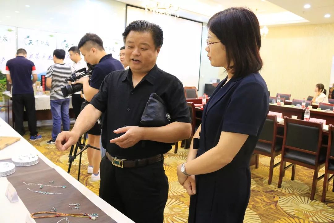 龙泉市人民政府副市长黄国勇在会上致辞.