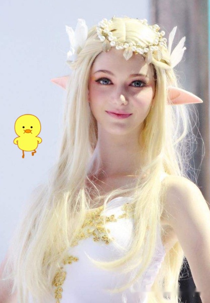 火爆全网的游戏代言人,被怀疑是npc?_savanna