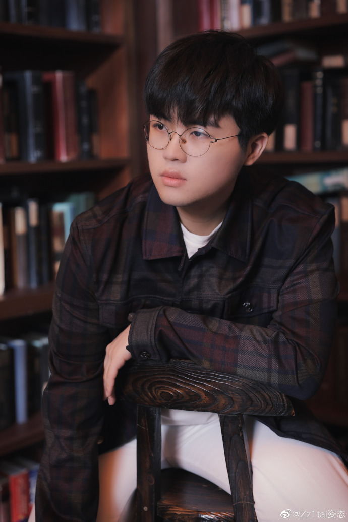 姿态挽回形象分享帅照,没想到一句话引发网友热议,评论区亮了!