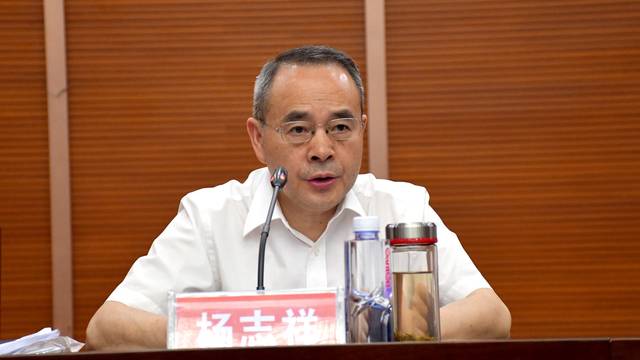 会议由副院长曾凡初主持,县卫健局党组书记谭斌,县卫健局党组成员,副