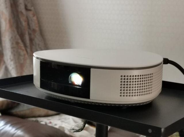 电视上看,ipad上看,简直跟投影仪没法比啊,看看这画面直接铺满了整面