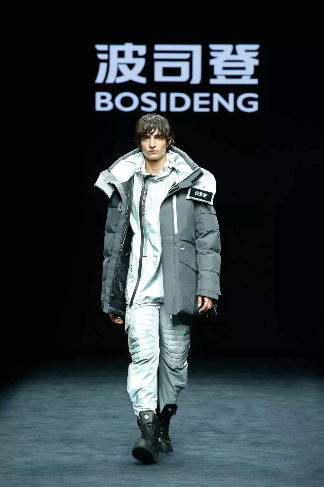 波司登2020ss系列把浩瀚星空带到米兰的中国羽绒服品牌