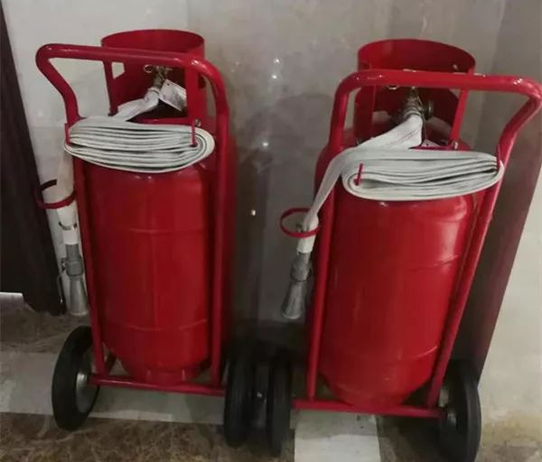 有符合标准的消防,物防,技防,人防设施.