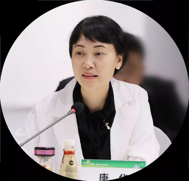 座谈会上,县委书记唐华与公园城市新津行代表进行了对话,她说,今天的"