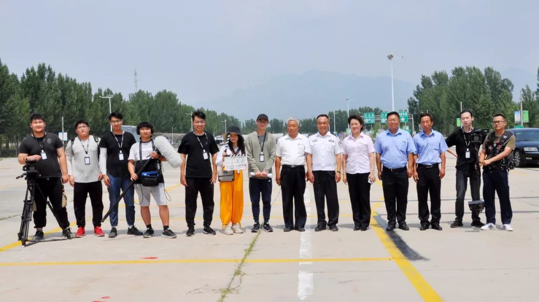 昌平区小学生交通安全宣传教育片平安与我同行举行了首播式