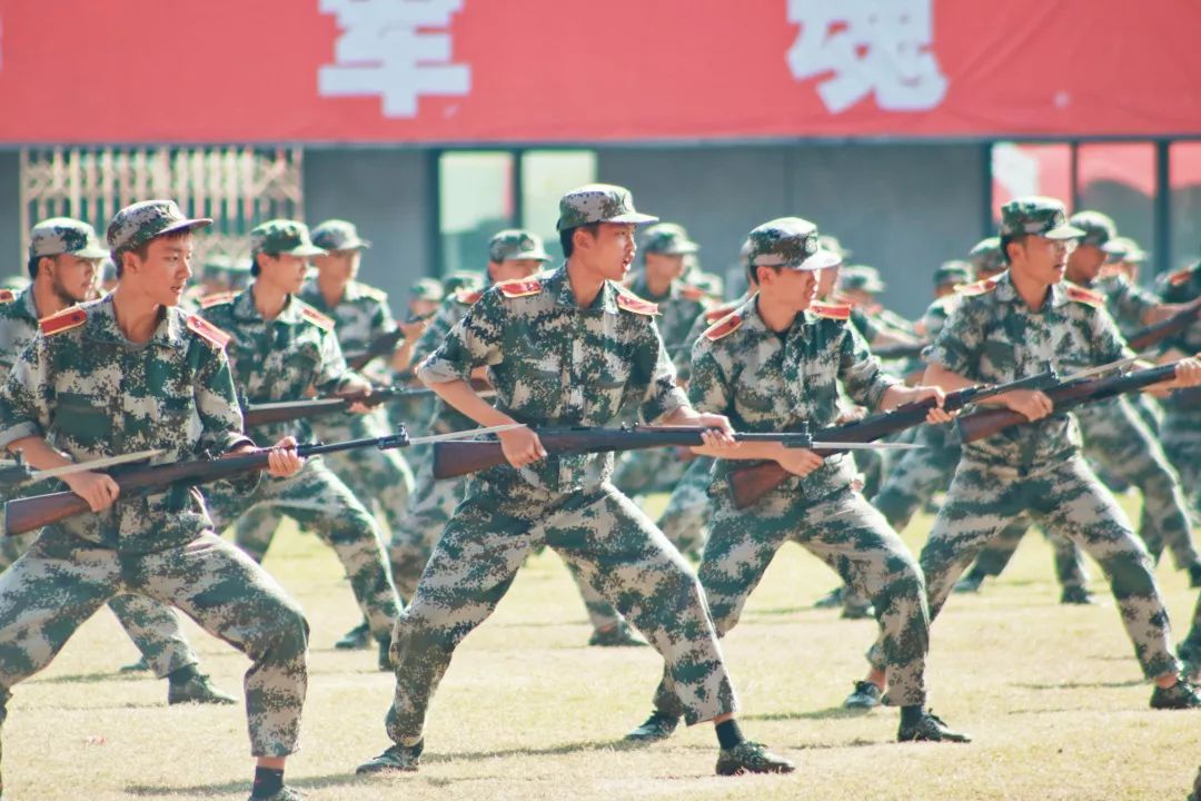 2019级中南大学本科新生完成军训雄姿英发展风采