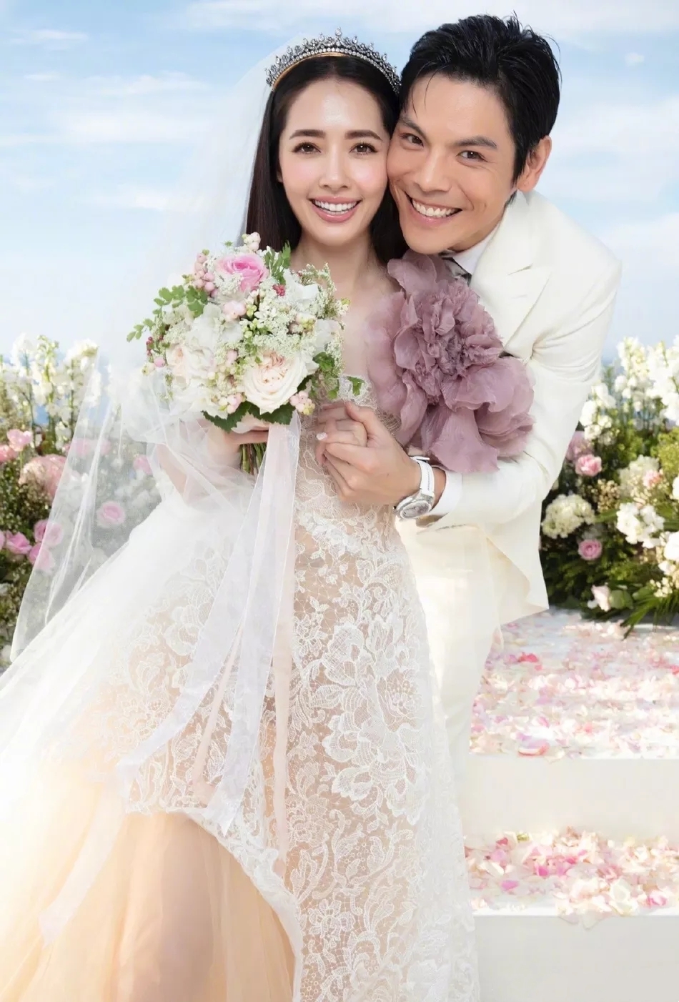 向佐婚礼还穿亲子装尴尬撞衫萧敬腾又撞脸郭碧婷两套婚纱廉价