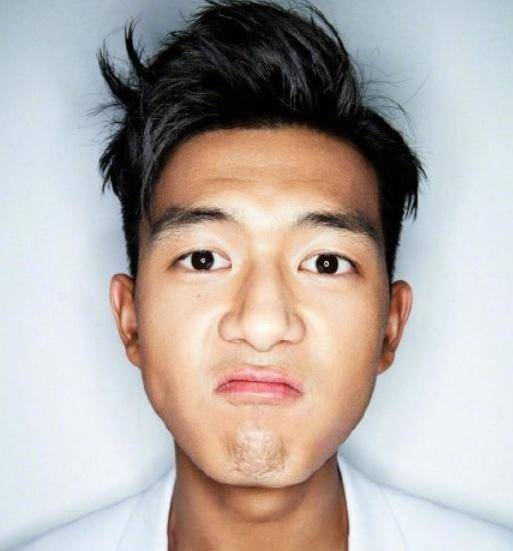 李现早期写真照曝光,这生图颜值是什么水平?像极了学长
