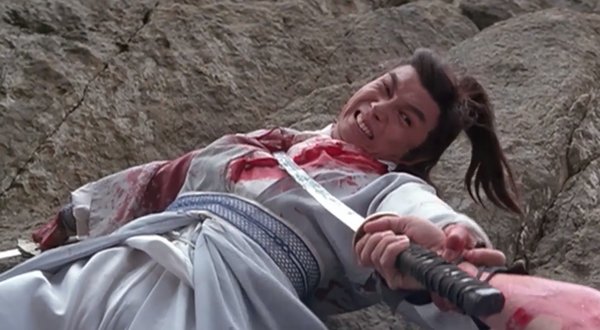 步青云最后断掌断臂,宫本被刺中腹部,有点张彻武侠片的意思.