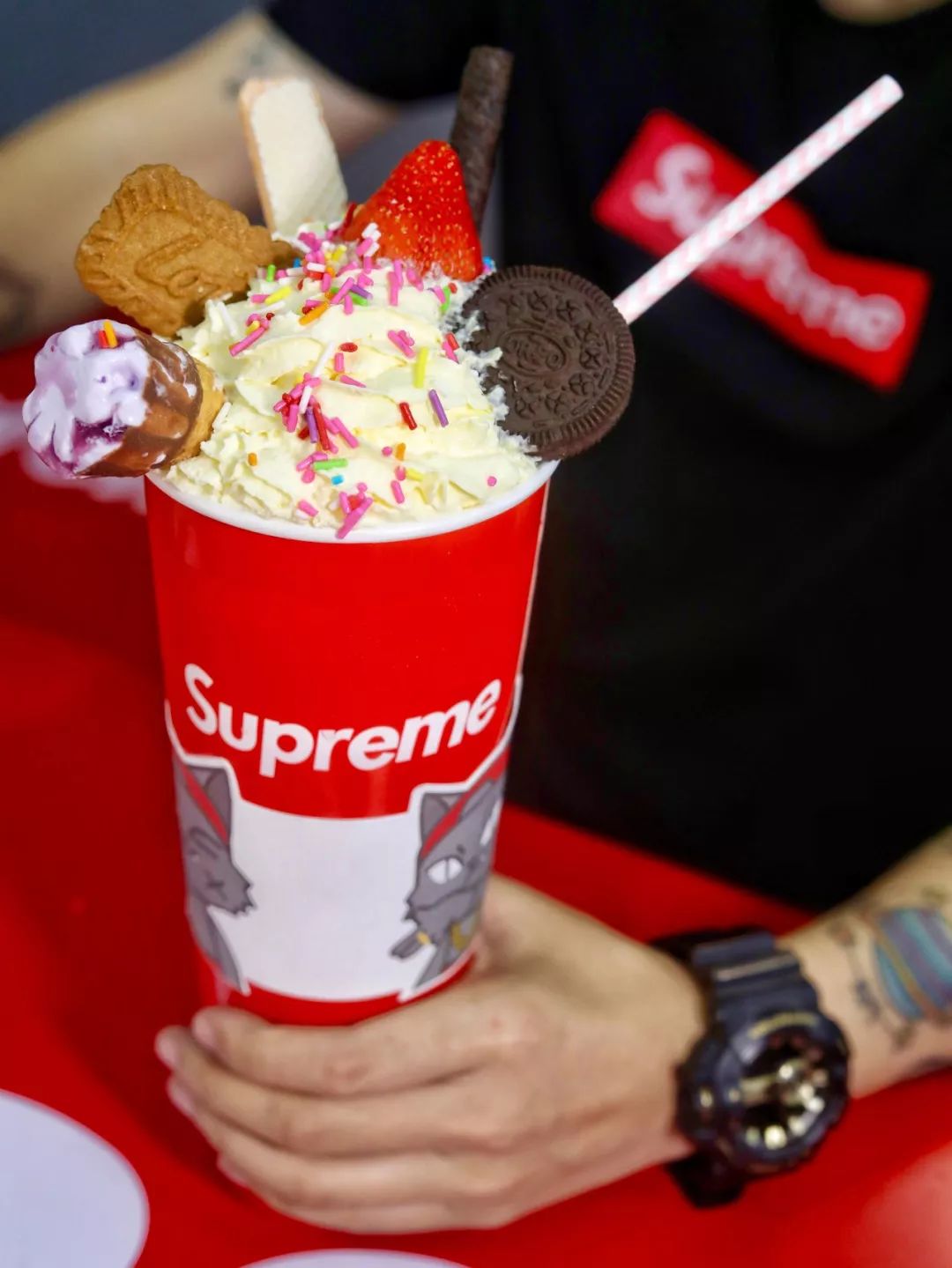 不得不说老板也太喜欢supreme了吧
