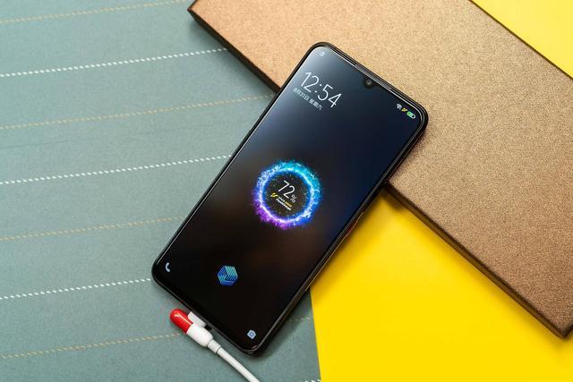 澎湃性能超快5g年度旗舰iqoopro5g版仅需3798元起