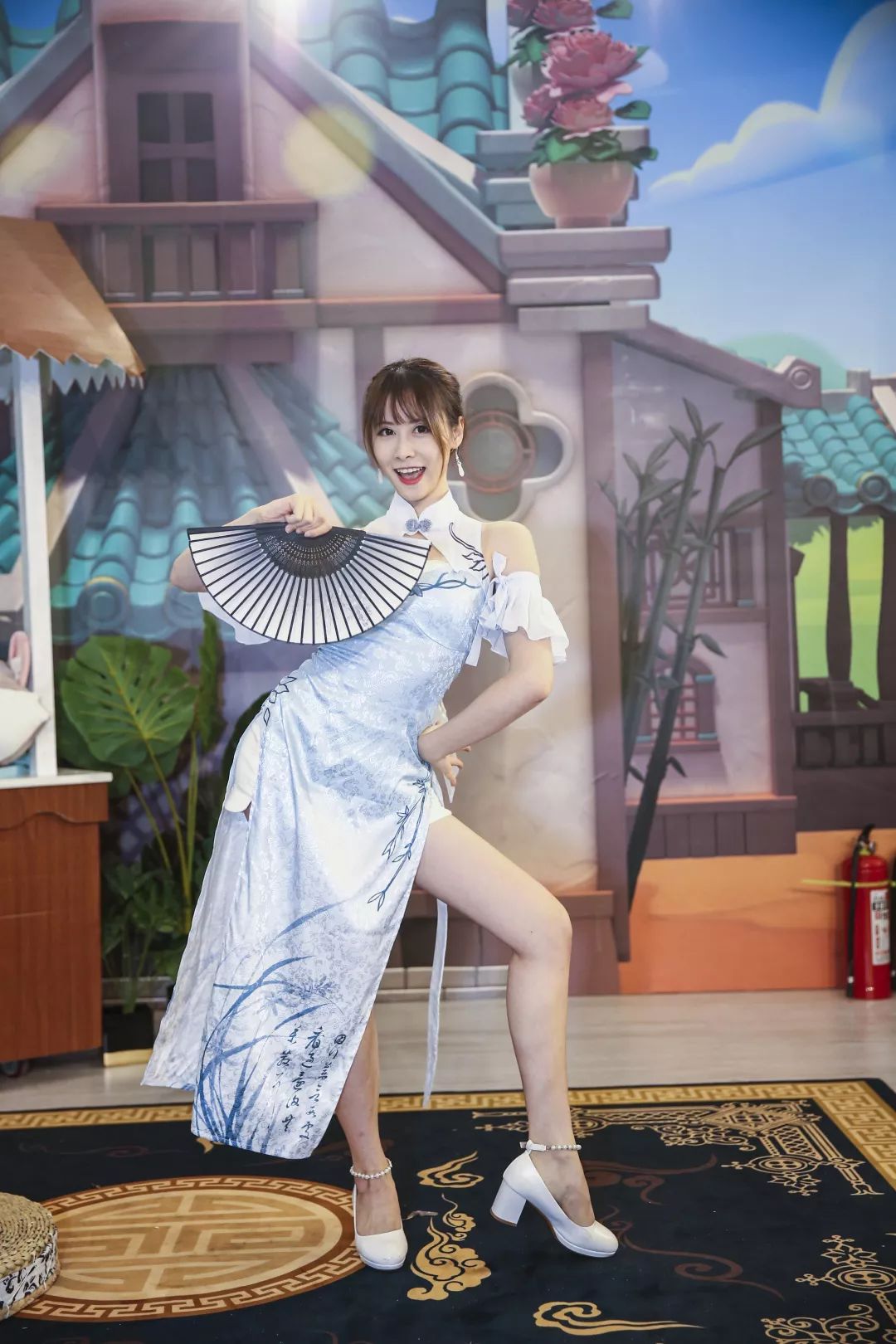 还有b站up主,著名舞见小姐姐"一只小仙若"和"pipi-萍萍"也来现场参与