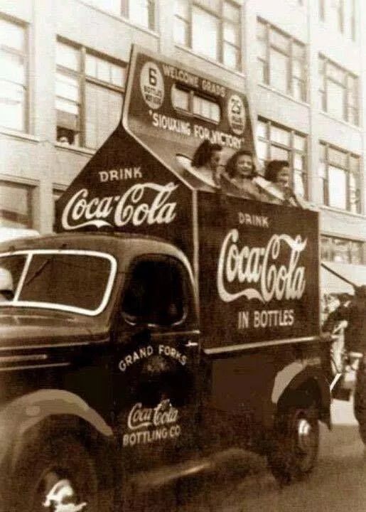 of grand forks, north dakota, 1940s(1940年代北达科他州,可口可乐
