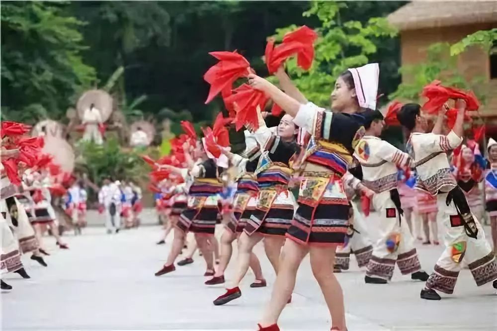 【非遺雲南】基諾族:跳了36年大鼓舞,現在的她依然舞姿矯健,身輕如燕-