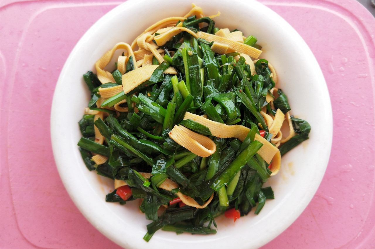 家常小炒韭菜干丝营养丰富又好吃