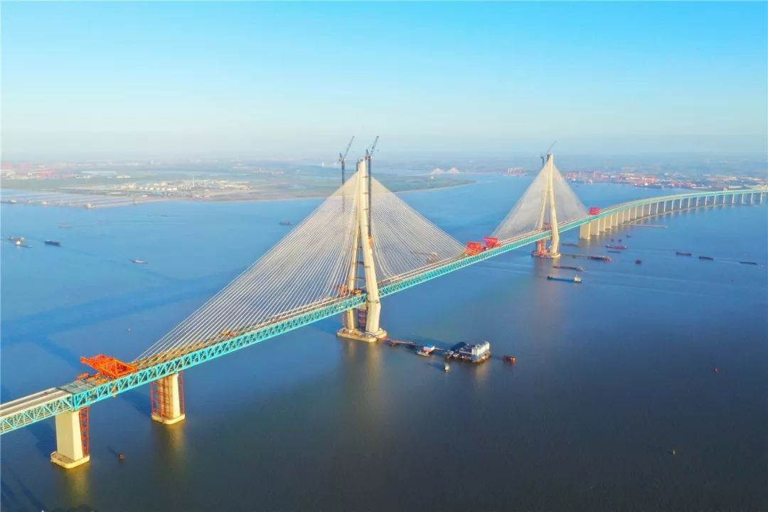 沪通长江大桥全桥合龙!预计明年通车_启东