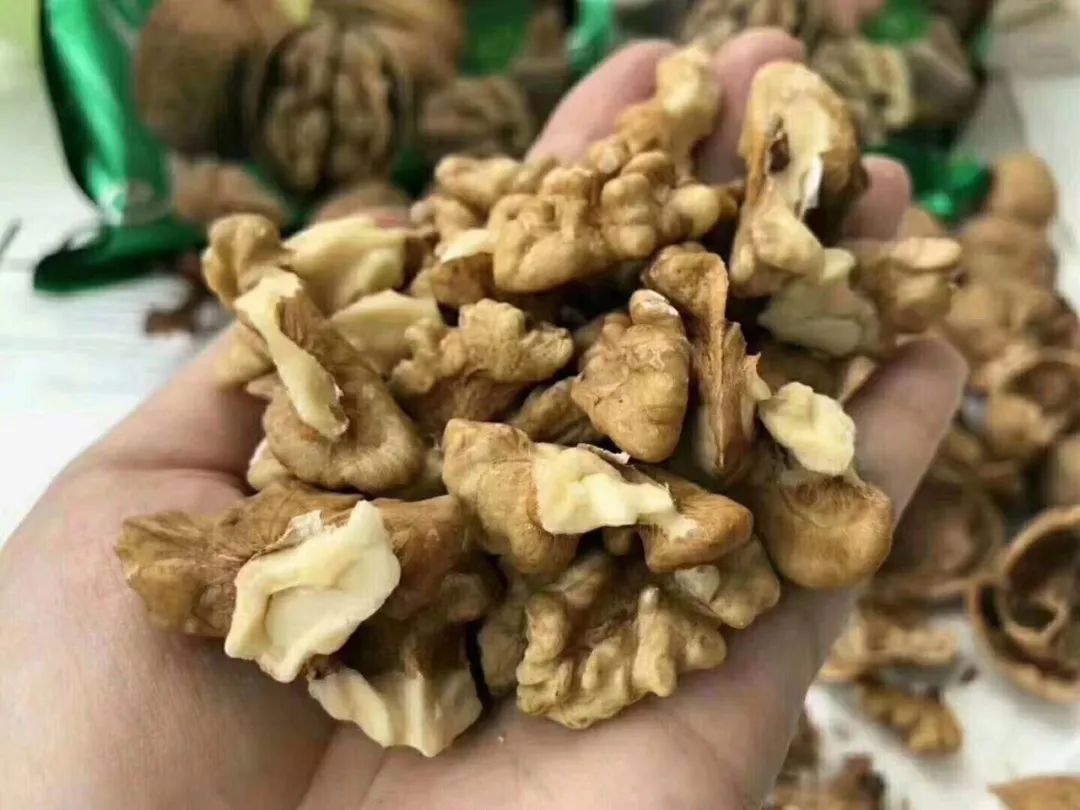 山西这个地方长出的鲜核桃,鸡蛋大小含油量高,用脑的人要常吃