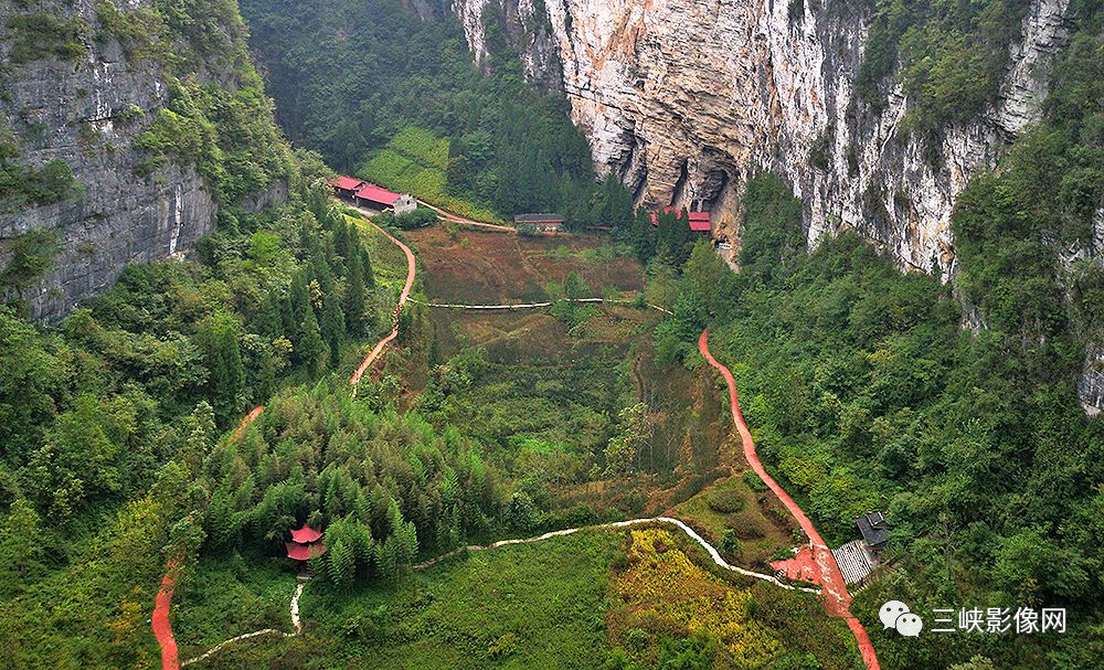 大瓮天坑惊现天下地质奇观