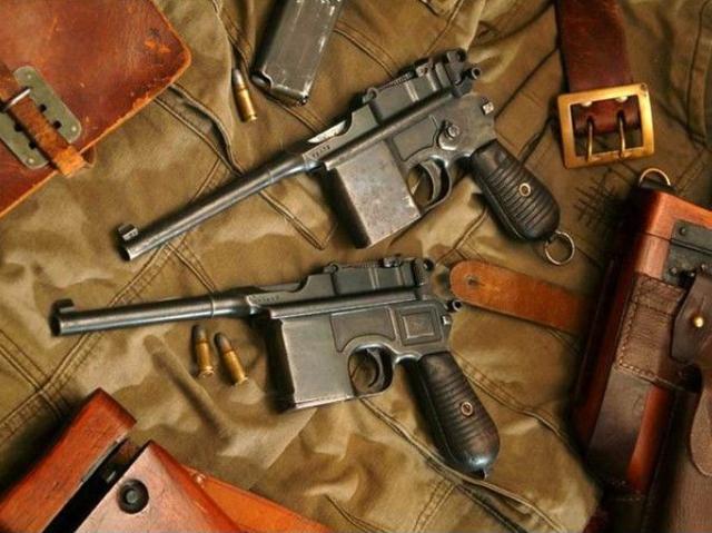 驳壳枪设计上有一些不足,作为手枪它有些太大了,作为连发冲锋枪它又太