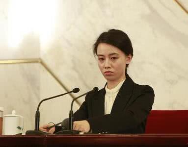 她是外交部一名翻译官,才华出众颜值高,一点都不输当红女星_姚梦瑶