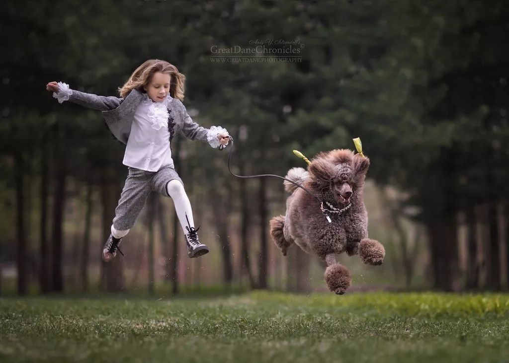 摄影欣赏小朋友和狗狗亲密无间的友情冬春