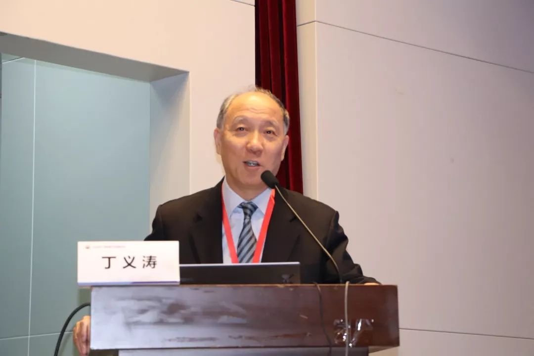 首先由南京鼓楼医院丁义涛院长为大家带来了题为"肝衰竭治疗—生物