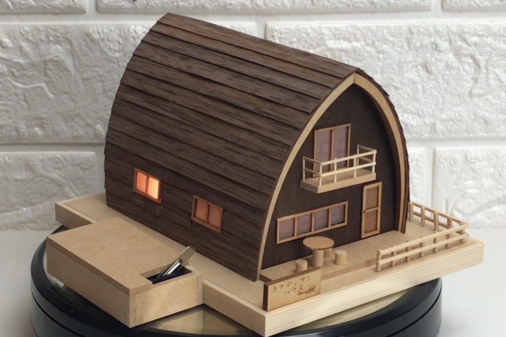 diy迷你娃娃屋木质结构的二层小屋