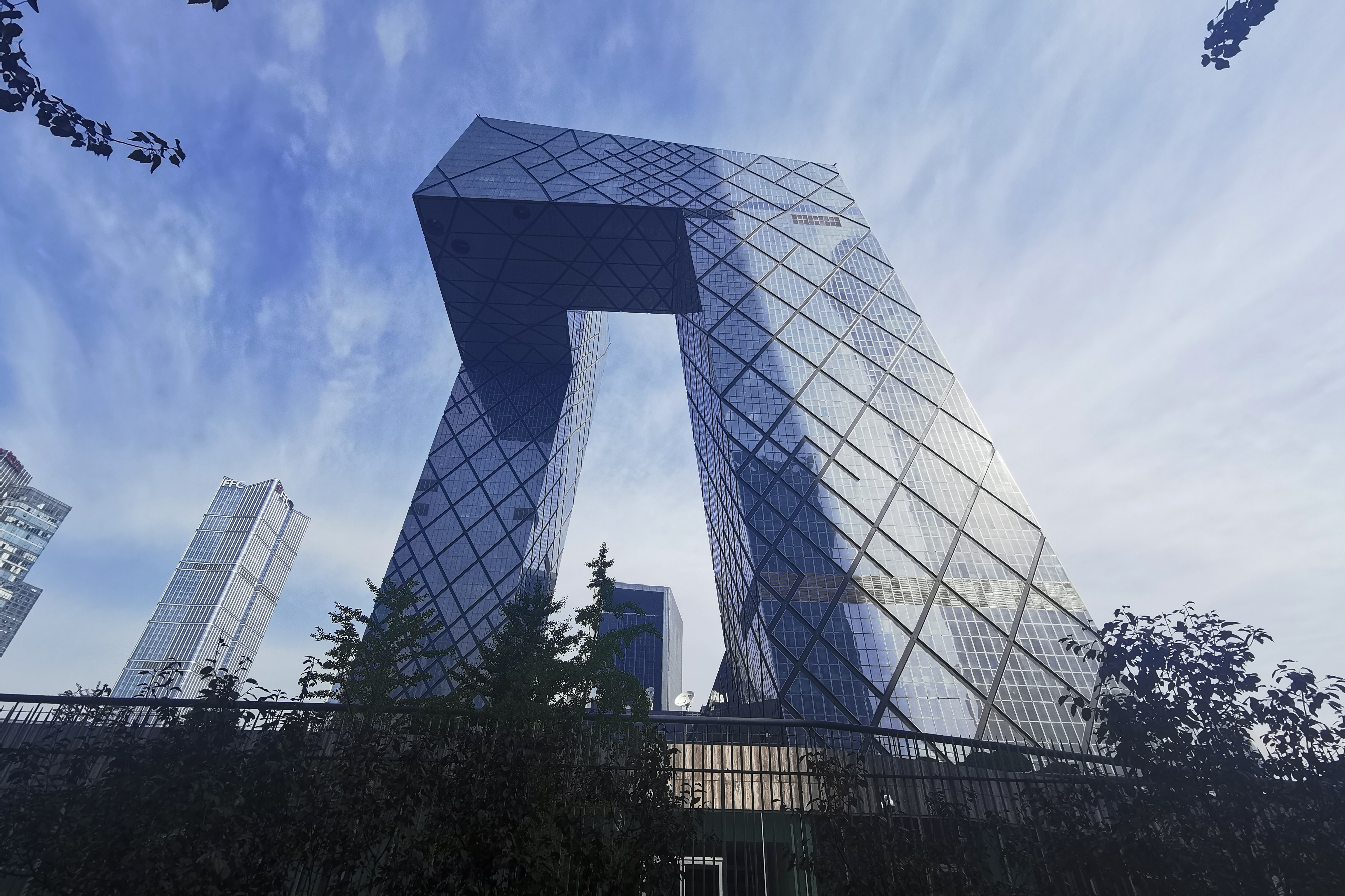 北京中央电视台总部大楼,耗资200亿,外观太霸气