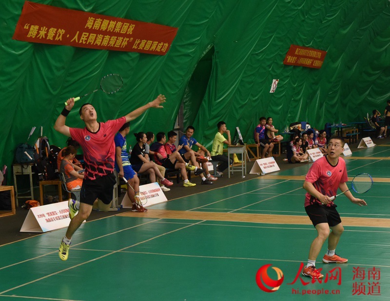 高清大力扣杀奋力角逐海南羽毛球公开赛精彩呈现