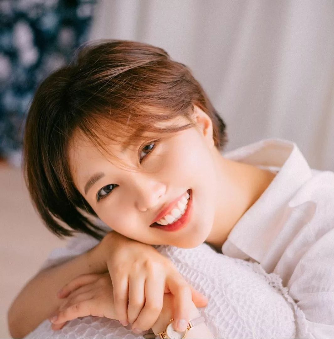 超可爱的撇耳超短发