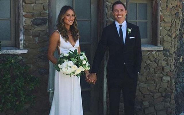 纳什晒一家11口全家福与2任妻子生3女2子他比现任娇妻大16岁