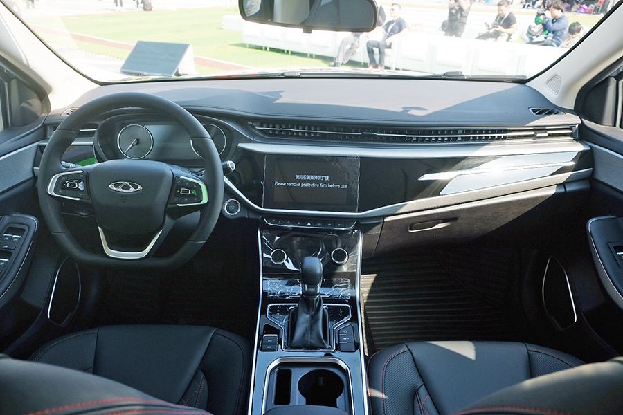 艾瑞泽gx冠军版内饰在内饰方面,艾瑞泽gx冠军版增加了黑红的内饰配色.