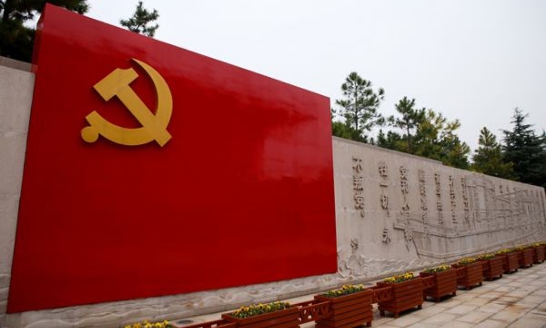 原创抬头看阅兵北京上空现飞机彩虹阿中哥哥不会让你失望