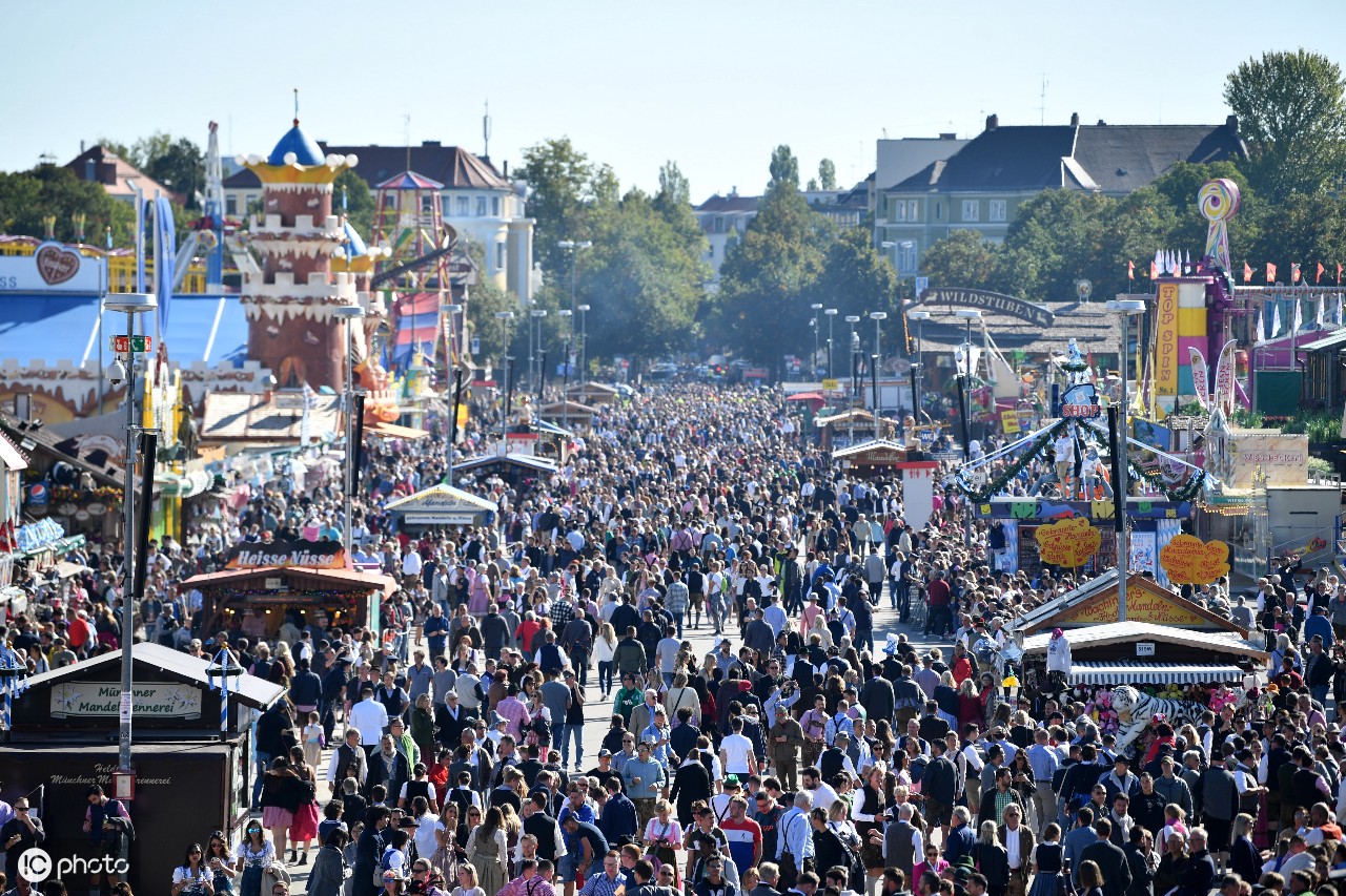 德国慕尼黑特莱西恩威塞啤酒节开幕