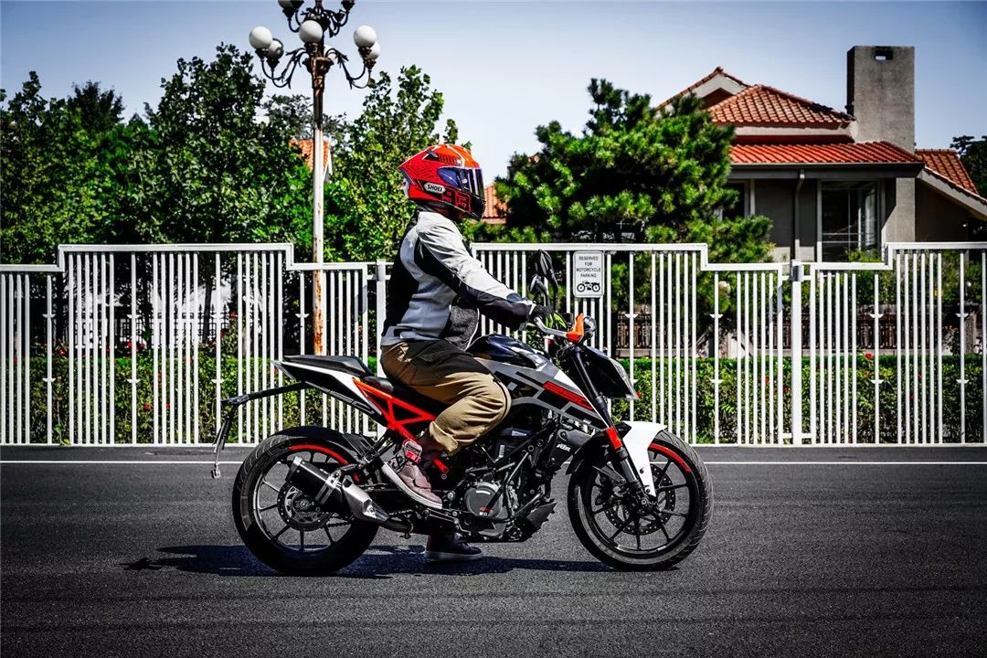 小排量街头霸王 ktm 250 duke试驾
