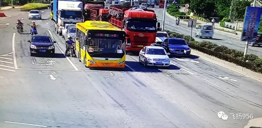 325国道开平这个路口车道方向有改变